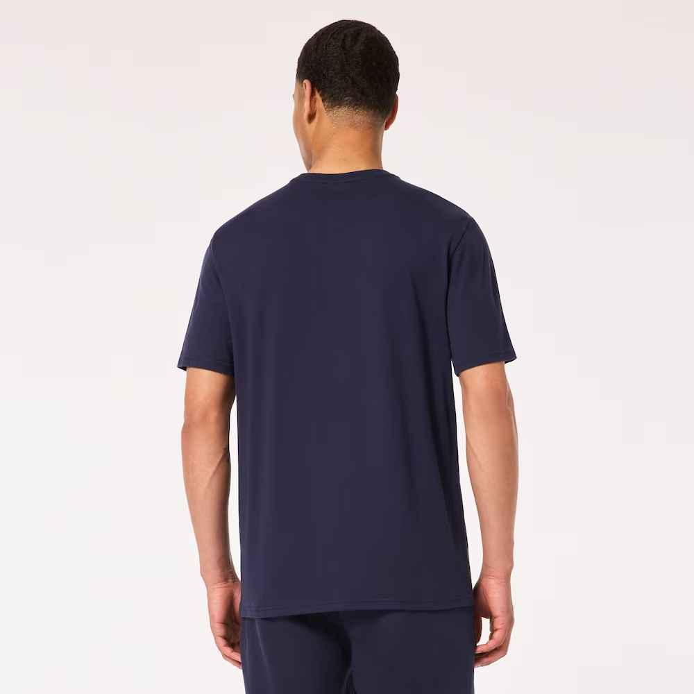 
                      
                        OAKLEY RELAX HENLEY TEE 2.0
                      
                    